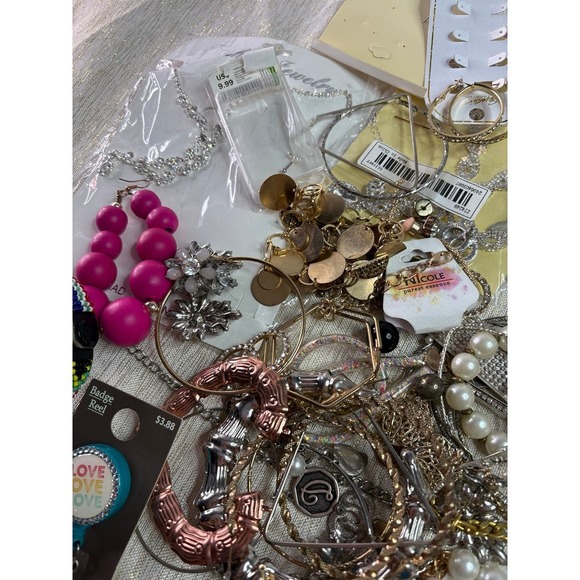 Bag of costume jewelry - Picture 5 of 8